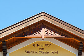 Giebel des Wirtshäusls Giebel des Wirtshäusls (Foto: Thorsten Böhm)